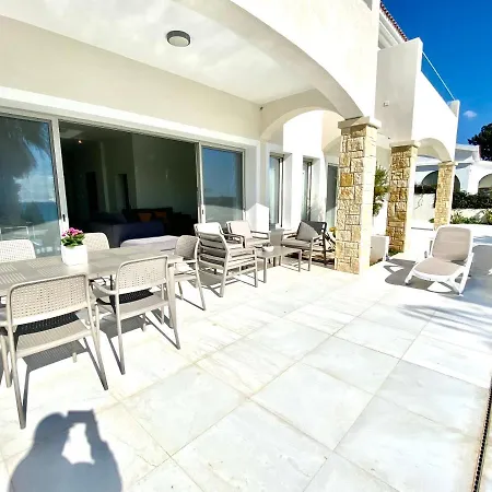 Coral Bay Villa *