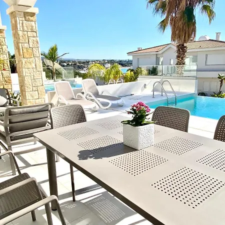 Coral Bay Villa *
