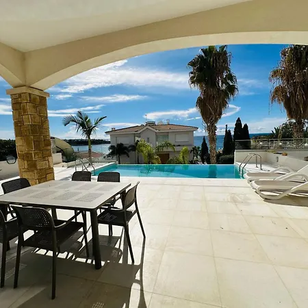 Coral Bay 别墅 Paphos