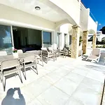 Coral Bay Villa *